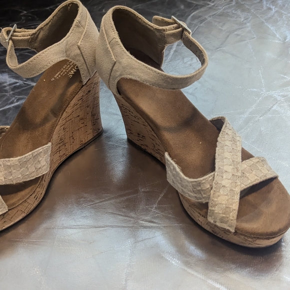 Tom's Linen Wedge Heel - Picture 3 of 4